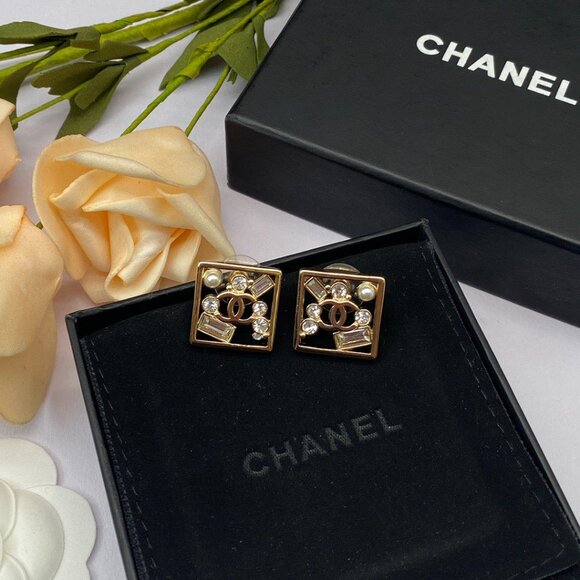 Chanel pendant double c crystal earrings - Picture 4 of 6